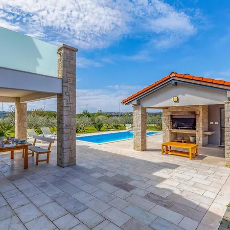 Stunning In With Outdoor Swimming Pool Pula