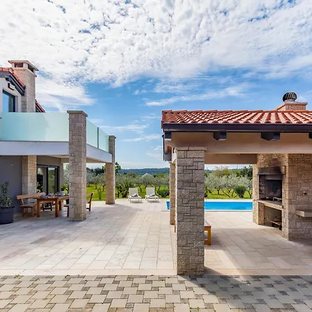 Stunning In With Outdoor Swimming Pool Dom wakacyjny *